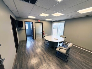 1250 Jarvis Ave, Elk Grove Village, IL à louer Photo intérieure– Image 2 sur 8
