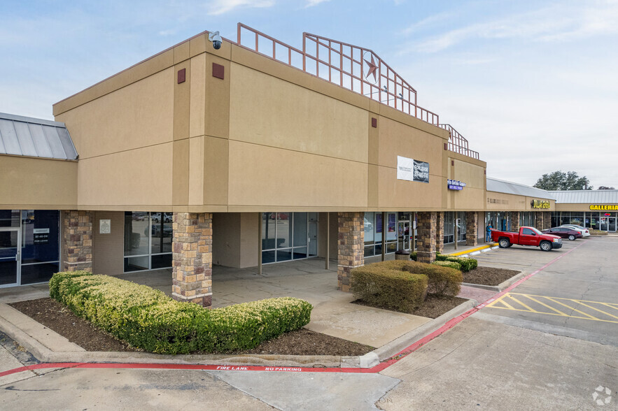 6299 Granbury Rd, Fort Worth, TX à louer - Photo de l’immeuble – Image 2 sur 11