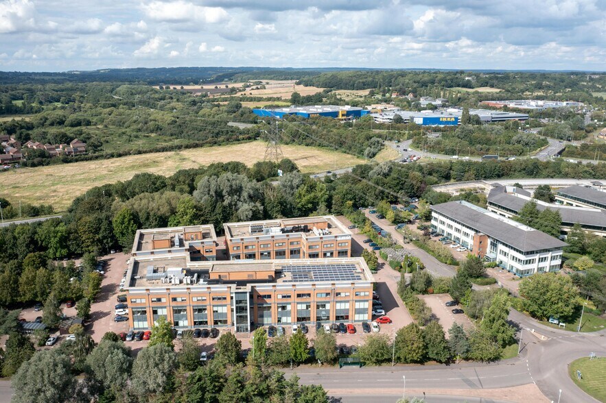 2 Waterside Dr, Reading à louer - Photo de l’immeuble – Image 3 sur 4