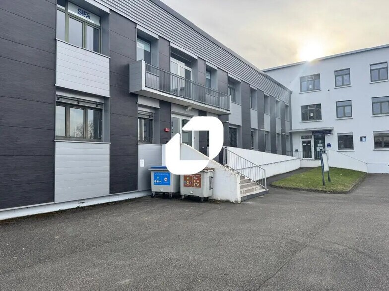 Bureau dans Entzheim à louer - Photo de l’immeuble – Image 1 sur 9