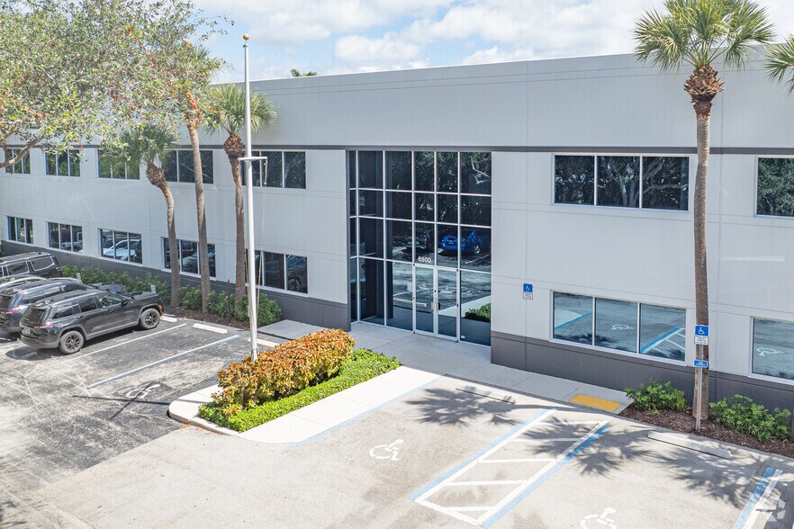 6500 Park of Commerce Blvd, Boca Raton, FL à louer - Photo de l’immeuble – Image 2 sur 6