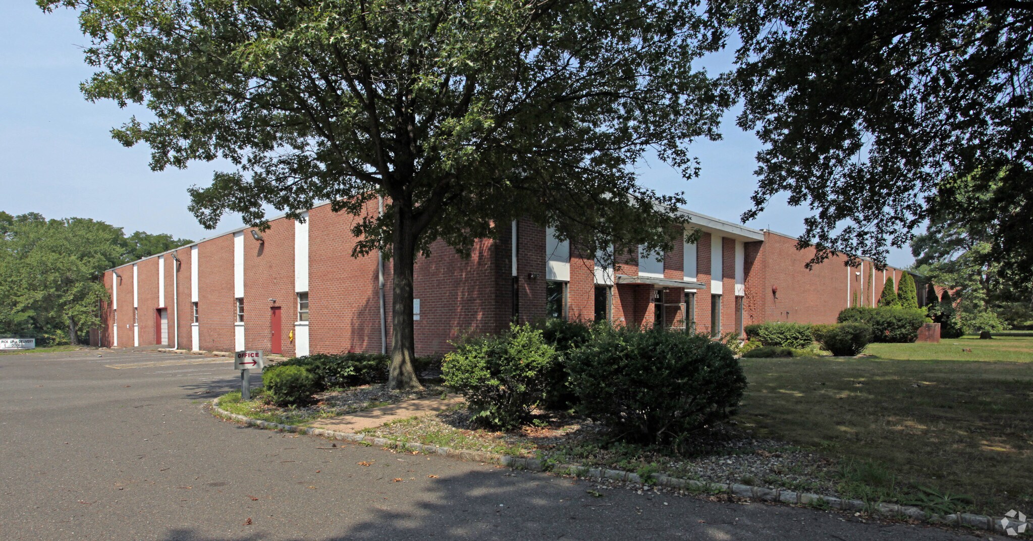 5 Lexington Ave, East Brunswick, NJ à louer Photo principale– Image 1 sur 16