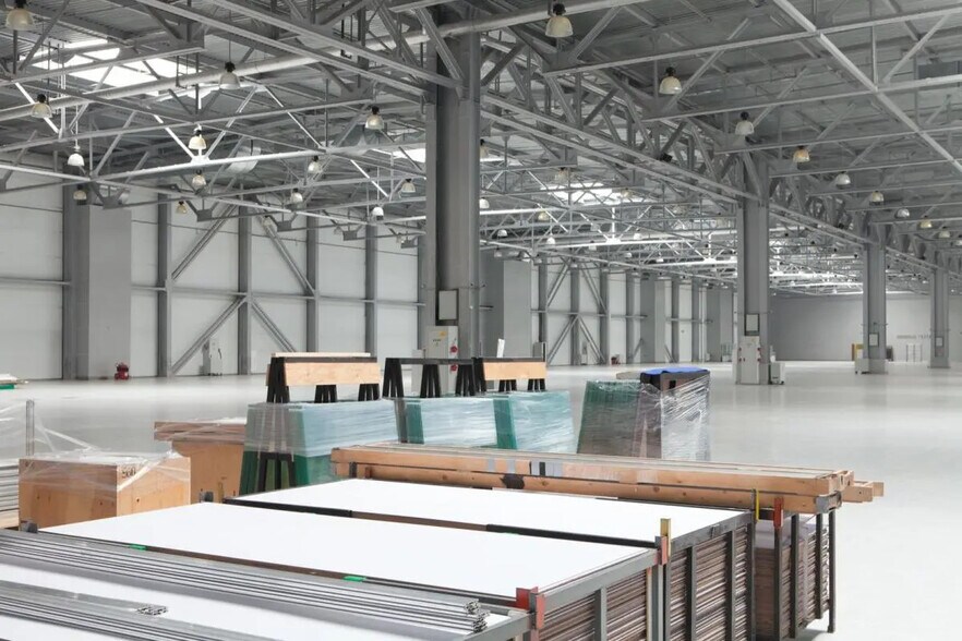 Industriel/Logistique dans Signes à louer - Photo intérieure – Image 1 sur 4