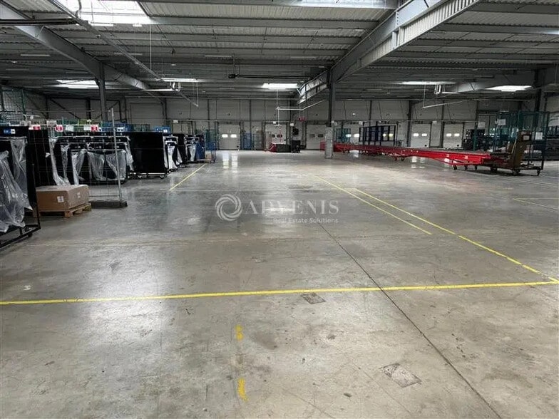 Local d’activités dans Brie-Comte-Robert à louer - Photo intérieure – Image 1 sur 9