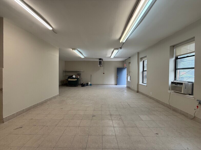 3801 Vernon Blvd, Long Island City, NY à louer - Photo de l’immeuble – Image 3 sur 5