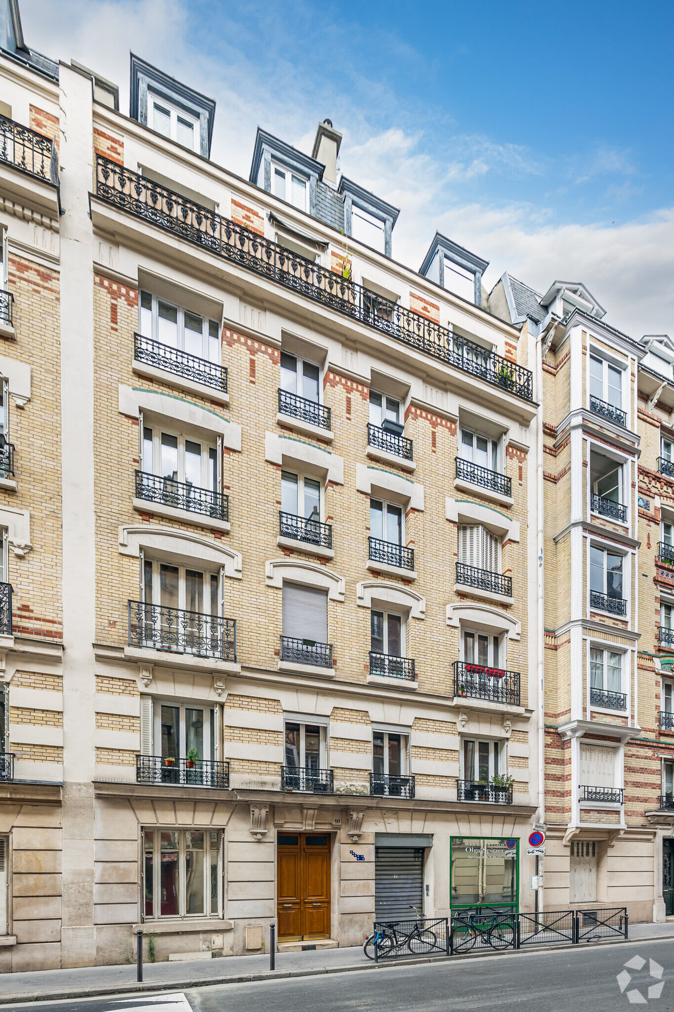 Immeuble residentiel dans Paris à vendre Photo principale– Image 1 sur 2