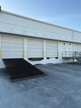 13461-13483 NW 19th Ln, Miami, FL à louer Photo intérieure– Image 2 sur 6