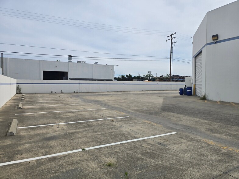2920 E Ricker Way, Anaheim, CA à vendre - Photo de l’immeuble – Image 2 sur 15