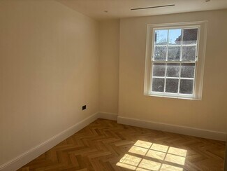 Plus de détails pour 7 High St, Windsor - Bureau, Local commercial à louer