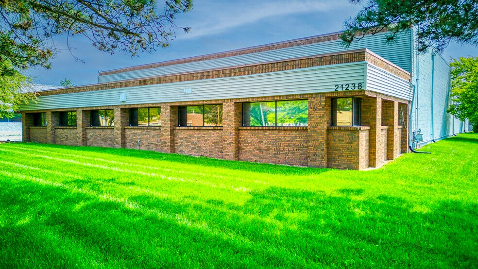21238 Bridge St, Southfield, MI à louer - Photo de l’immeuble – Image 2 sur 5