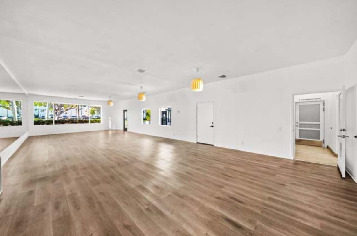 3732-3734 E Coast Hwy, Corona Del Mar, CA à louer Photo intérieure– Image 1 sur 5