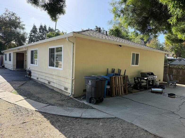 1811 Woodland Ave, East Palo Alto, CA à vendre - Photo de l’immeuble – Image 2 sur 7