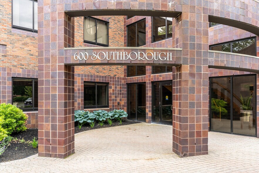 600 Southborough Dr, South Portland, ME à louer - Photo de l’immeuble – Image 3 sur 13