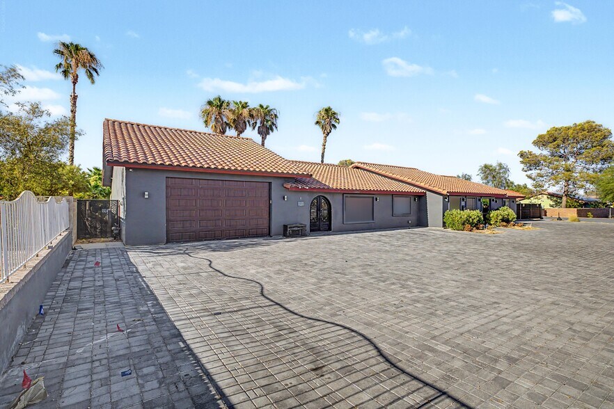 6470 W Desert Inn Rd, Las Vegas, NV à vendre - Photo de l’immeuble – Image 1 sur 59