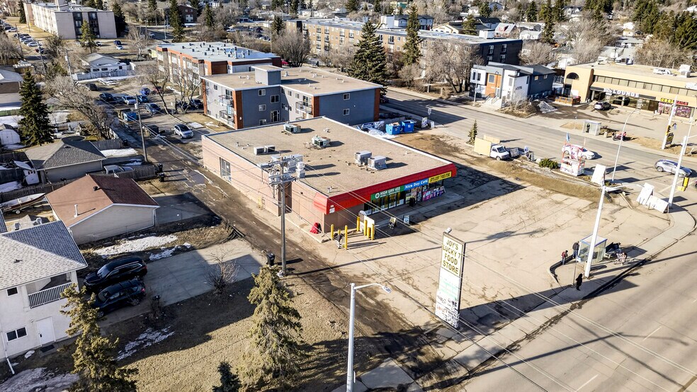 10639 156th St NW, Edmonton, AB à vendre - Photo de l’immeuble – Image 3 sur 18