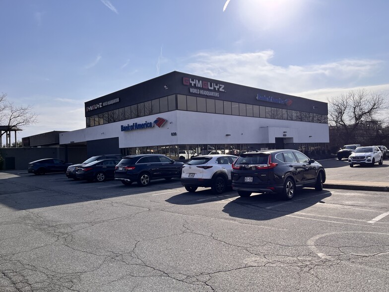 600 Broadhollow Rd, Melville, NY à louer - Photo de l’immeuble – Image 3 sur 32