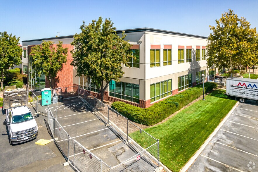202 Cousteau Pl, Davis, CA à louer - Photo de l’immeuble – Image 2 sur 12