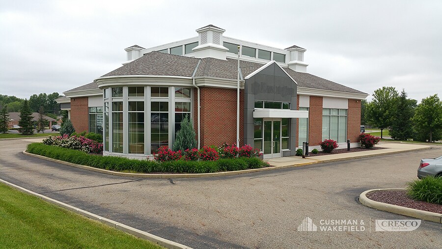 1011 E Aurora Rd, Macedonia, OH à louer - Photo de l’immeuble – Image 2 sur 12