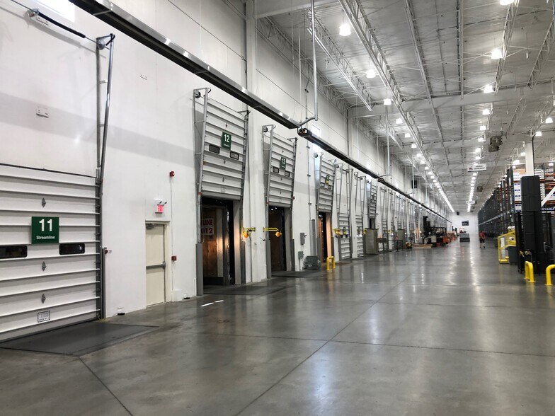 11504-11554 186th St NW, Edmonton, AB à louer - Photo intérieure – Image 2 sur 9