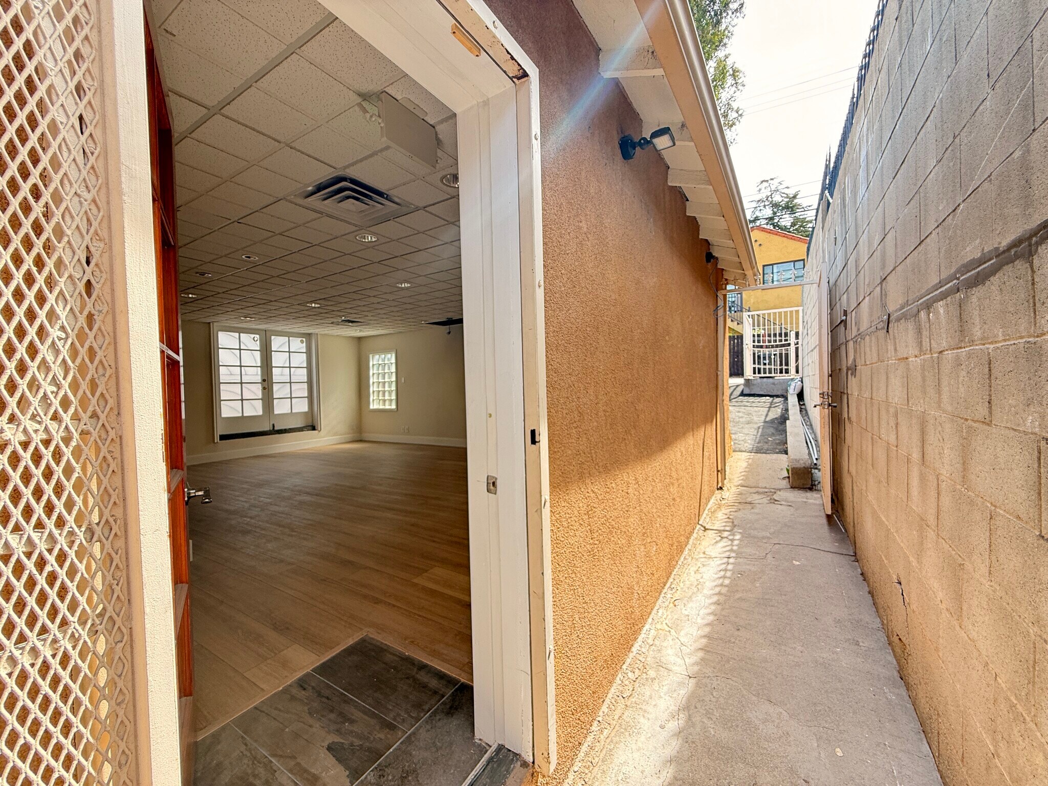 11326 Ventura Blvd, Studio City, CA à louer Photo intérieure– Image 1 sur 7