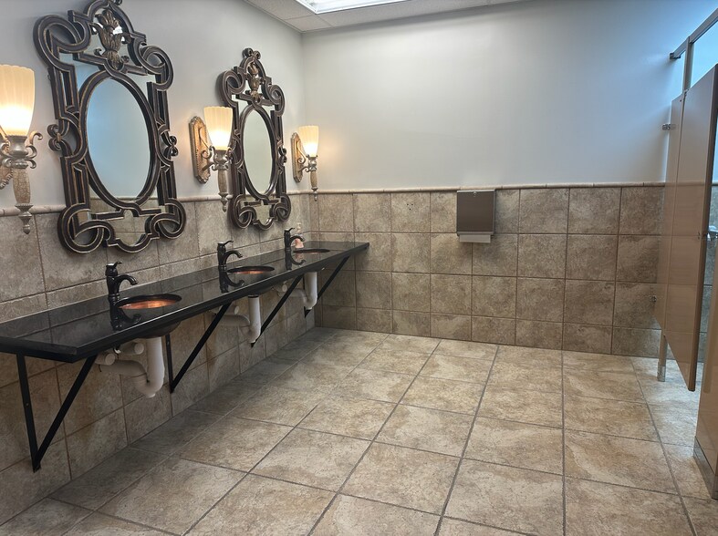 201-217 N Main St, Versailles, KY à louer - Photo de l’immeuble – Image 2 sur 20