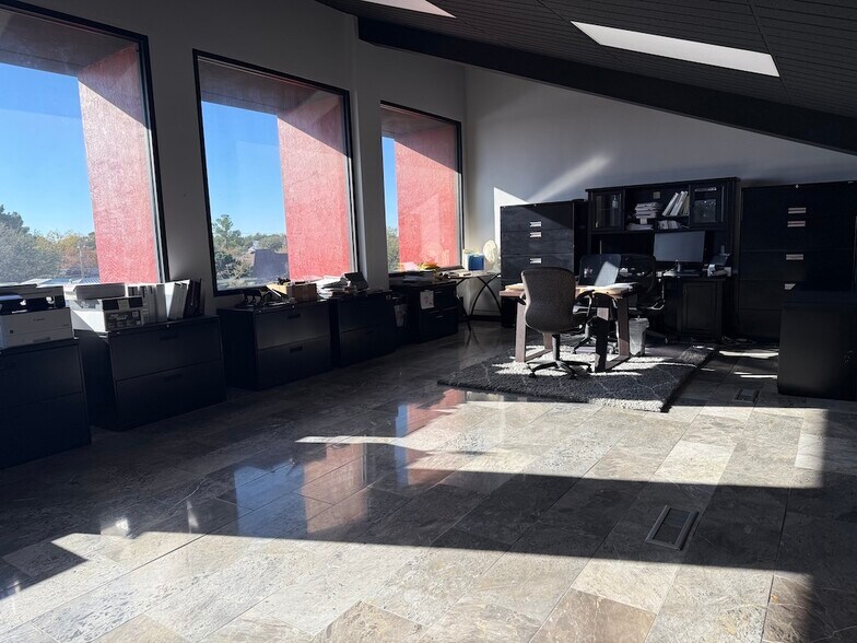 105 N G St, Midland, TX à louer - Photo de l’immeuble – Image 3 sur 9