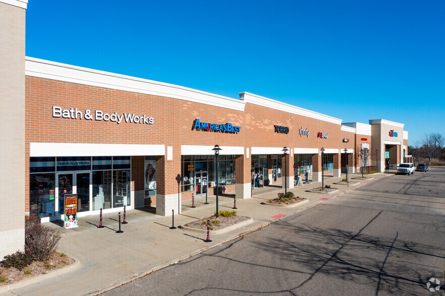 47142-47330 Michigan Ave, Canton, MI à louer - Photo de l’immeuble – Image 2 sur 7