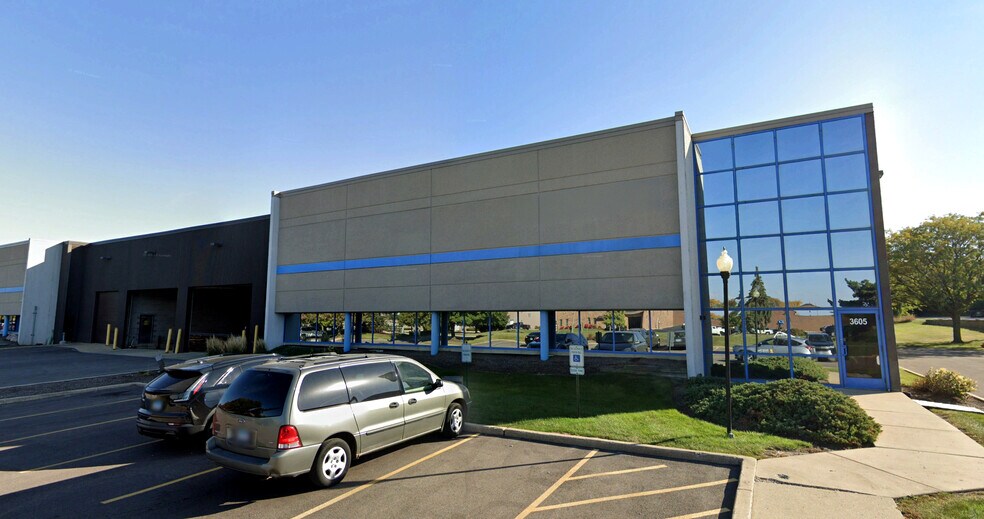 3605-3625 Swenson Ave, St Charles, IL à louer - Photo de l’immeuble – Image 1 sur 3