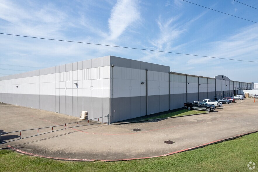 10100 Porter Rd, La Porte, TX à louer - Photo de l’immeuble – Image 3 sur 6