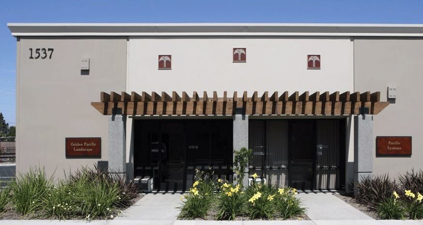 1521 E McFadden Ave, Santa Ana, CA à vendre - Photo de l’immeuble – Image 3 sur 8