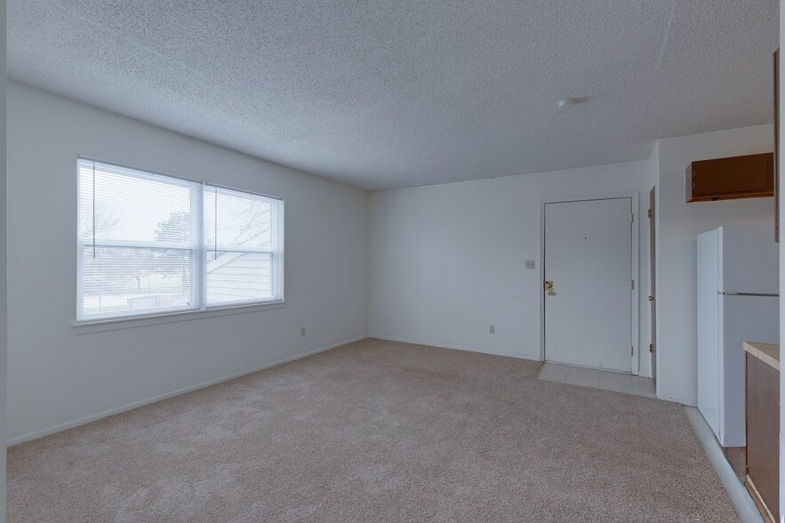 225 E Hickory St, Hesston, KS à vendre - Photo de l’immeuble – Image 3 sur 9