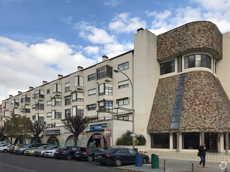 Avenida De La Constitución, 71, Coslada, Madrid à vendre - Photo de l’immeuble – Image 2 sur 2