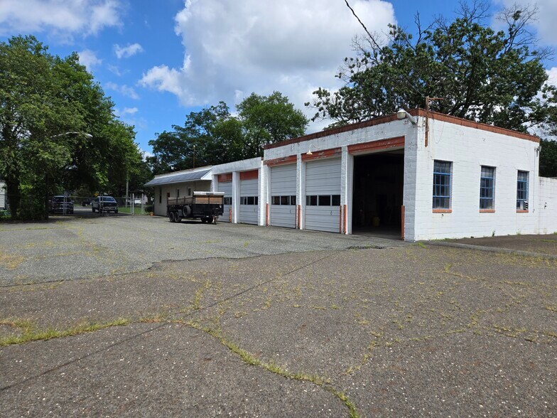 301 Kuser Rd, Hamilton, NJ à vendre - Photo de l’immeuble – Image 2 sur 2