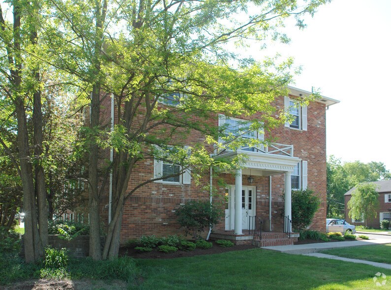 5830 N High St, Worthington, OH à louer - Photo de l’immeuble – Image 3 sur 41