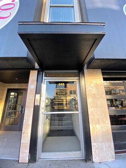335-345 S Main St, Ann Arbor, MI à louer - Photo de l’immeuble – Image 3 sur 6
