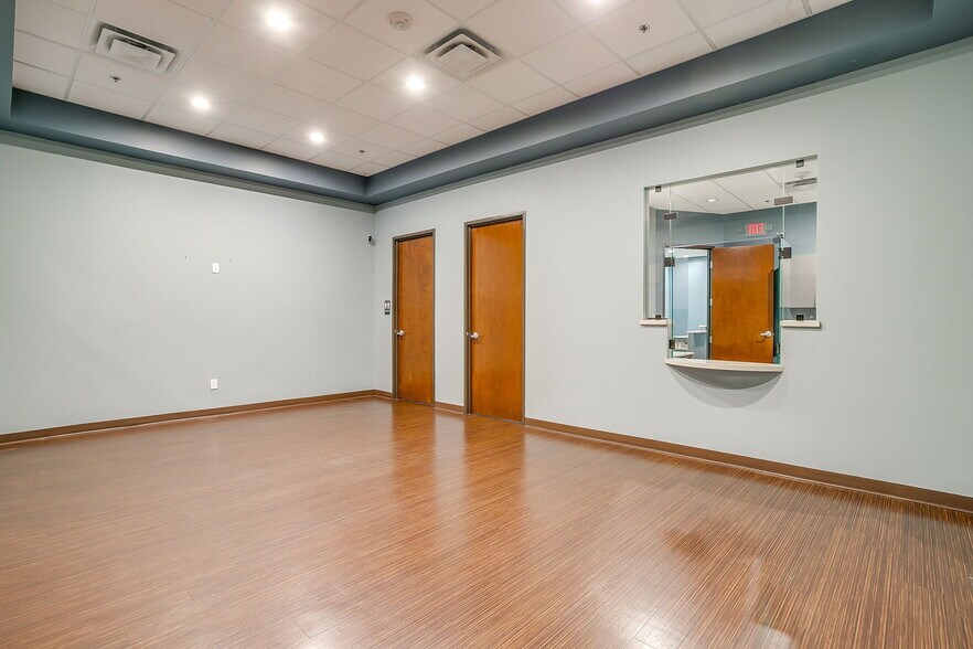 221 Regency Pky, Mansfield, TX à louer - Photo de l’immeuble – Image 3 sur 12