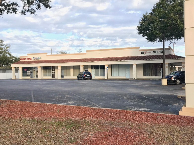 5747 38th Ave N, Saint Petersburg, FL à louer - Photo de l’immeuble – Image 2 sur 13