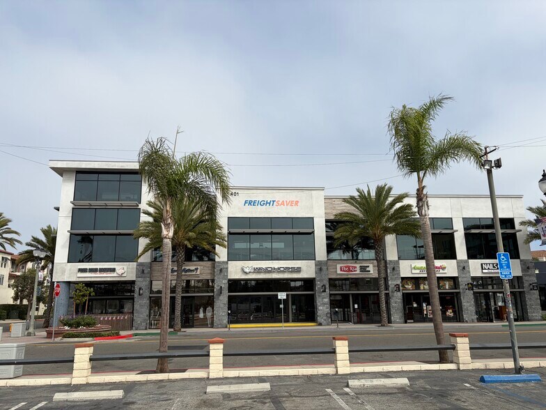 401 Main St, Huntington Beach, CA à louer - Photo de l’immeuble – Image 2 sur 18