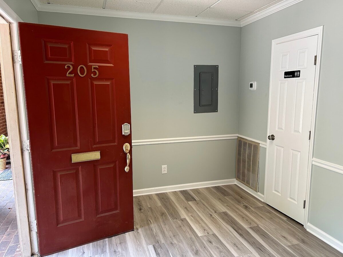 1580 Sparkman Dr, Huntsville, AL 35816 - Lot 205 - - Photo intérieure - Image 1 of 13