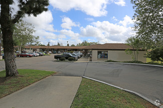 Plus de détails pour 555 W Country Club Ln, Escondido, CA - Local commercial à louer