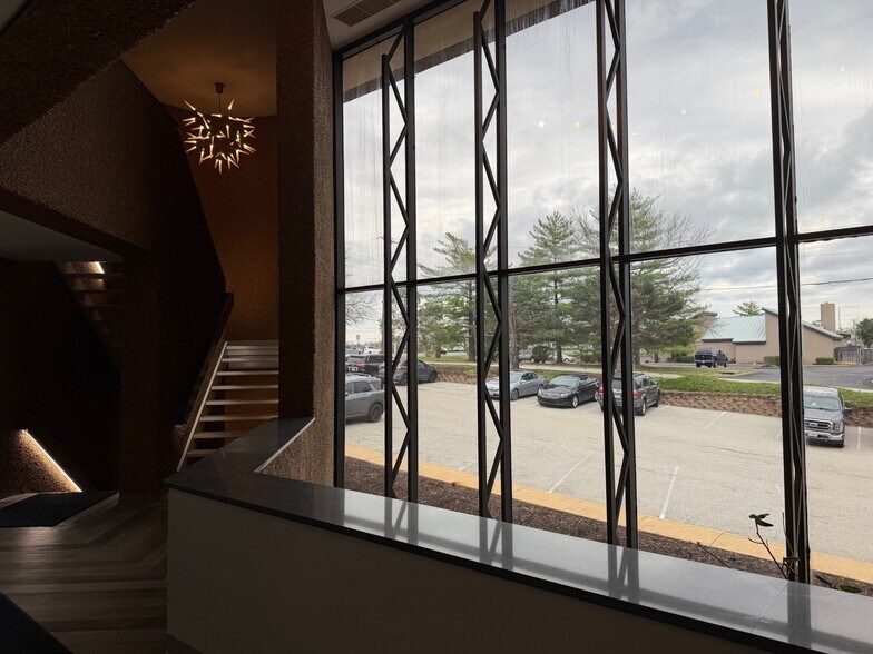 13100 Manchester Rd, Des Peres, MO à louer - Photo intérieure – Image 3 sur 6