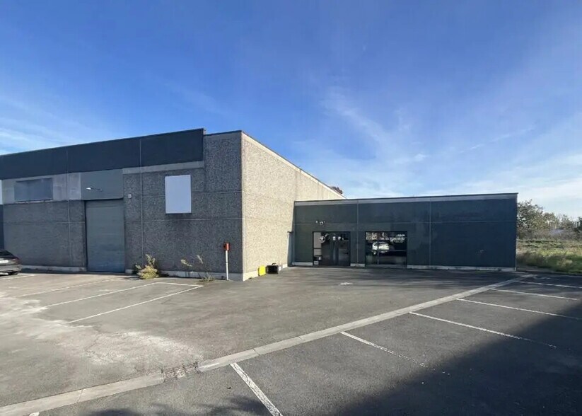 Local d’activités dans Roncq à louer - Photo de l’immeuble – Image 1 sur 6