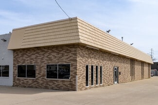 Plus de détails pour 15555-15651 E Twelve Mile Rd, Roseville, MI - Industriel/Logistique à vendre