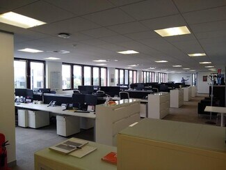 Plus de détails pour South St, Staines - Bureau à louer