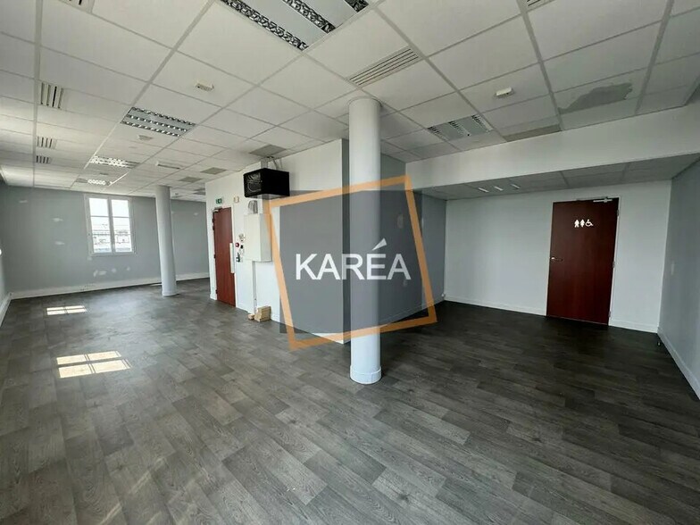 Bureau dans Chessy à louer - Photo intérieure – Image 2 sur 5