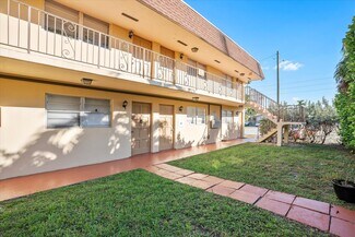 Plus de détails pour 701 NE 8th St, Hallandale Beach, FL - Logement à vendre