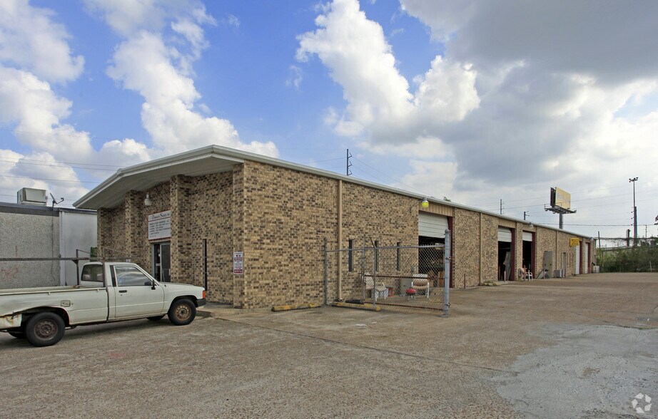 5807 Star Ln, Houston, TX à louer - Photo de l’immeuble – Image 1 sur 3