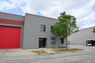2121 S 55th St, West Allis, WI à louer Photo intérieure– Image 1 sur 6