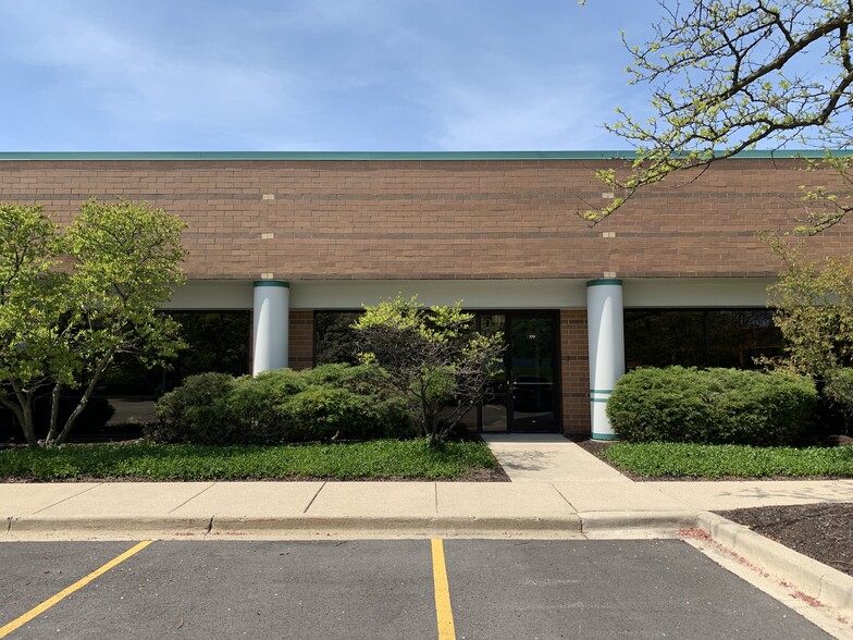 201 Hansen Ct, Wood Dale, IL à louer - Photo de l’immeuble – Image 3 sur 5