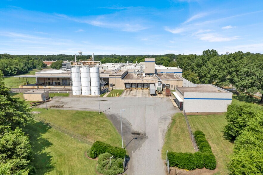 816 W Fieldcrest Rd, Eden, NC à vendre - Photo de l’immeuble – Image 3 sur 16